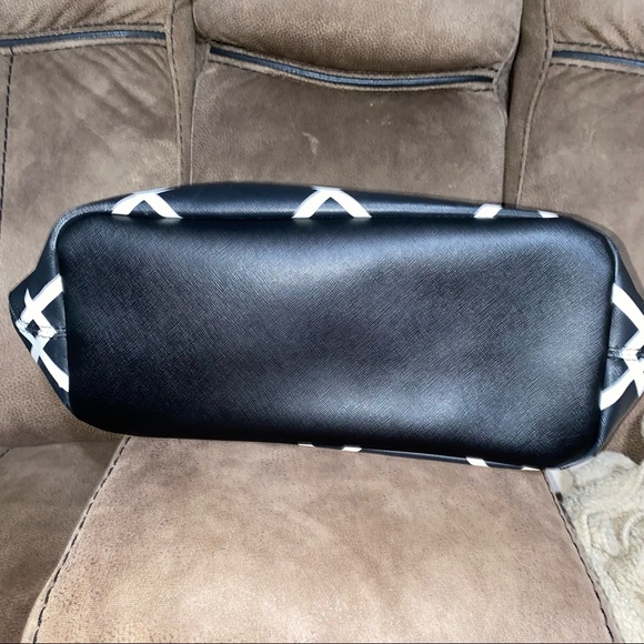 Kenneth Cole Reaction Tote - Picture 3 of 4